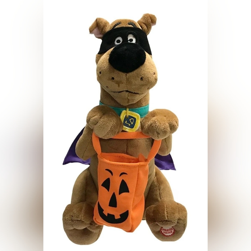 Hallmark Trick Or Treatin' Sooby-Doo Plush Animated Collectable Released in 2008 - Picture 2 of 12